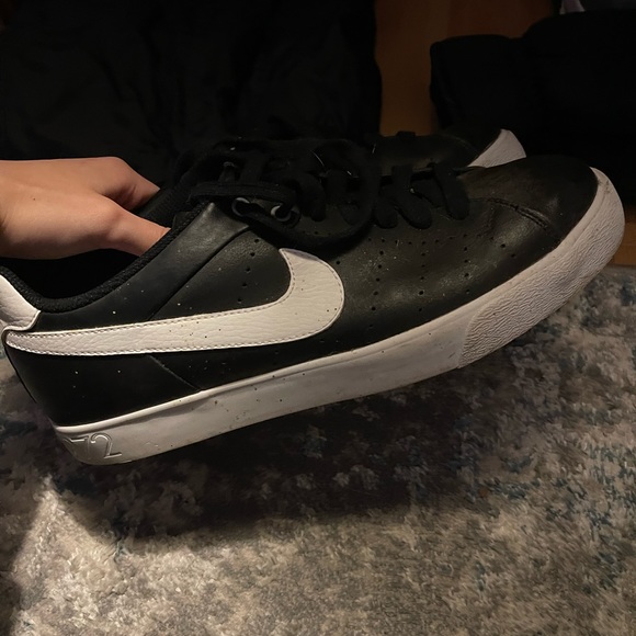 Nike shoes - Picture 1 of 2